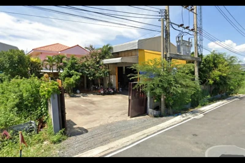บ้านพร้อมโกดังขนาดใหญ่ ย่านบางบัวทอง